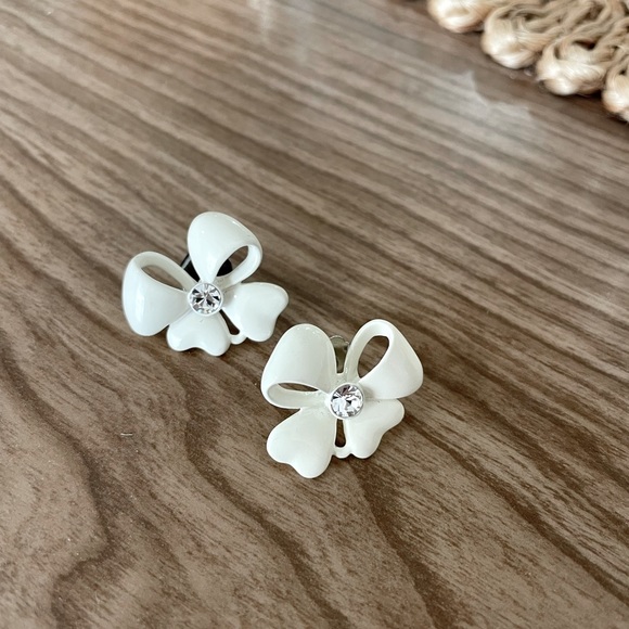 Mimco white flower earrings - Picture 2 of 3